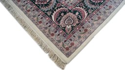 Backside of handmade 1990s Jaipur rug showing knot structure and weave density