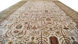 Corner detail of 1990s Jaipur rug showing border pattern and Wool pile