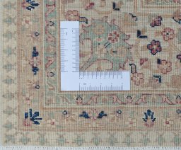 Corner detail of New Farahan rug showing border pattern and Wool pile