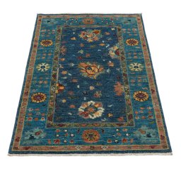 Surface texture of New Farahan rug with natural Wool and intricate pattern