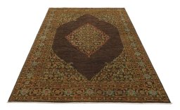 Surface texture of New Farahan rug with natural Wool and intricate pattern