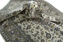 Surface texture of 2000s Kashan rug with natural Wool and intricate pattern