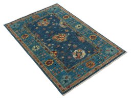 Corner detail of New Farahan rug showing border pattern and Wool pile