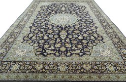 Surface texture of 2000s Kashan rug with natural Wool and intricate pattern
