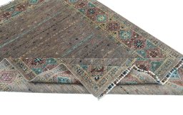 Central medallion detail of New Samarkand rug from Pakistan