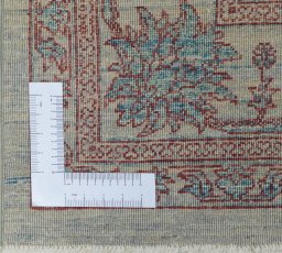 Corner detail of New Farahan rug showing border pattern and Wool pile