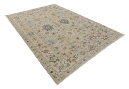Corner detail of New Farahan rug showing border pattern and Wool pile