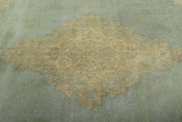 Central medallion detail of 1970s Vintage rug from Pakistan