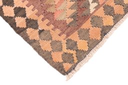 Central medallion detail of 1989s Kilim Traditional rug from Iran / Persia