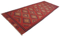 Corner detail of New Kilim Traditional rug showing border pattern and Wool pile