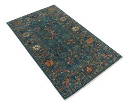 Corner detail of New Farahan rug showing border pattern and Wool pile