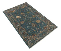 Corner detail of New Farahan rug showing border pattern and Wool pile