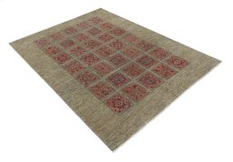 Corner detail of New Farahan rug showing border pattern and Wool pile