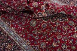 Surface texture of 2000s Kashan rug with natural Wool and intricate pattern