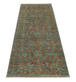 Surface texture of New Farahan rug with natural Wool and intricate pattern