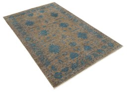 Corner detail of New Farahan rug showing border pattern and Wool pile