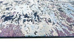 Surface texture of New Mahli rug with natural Wool and intricate pattern