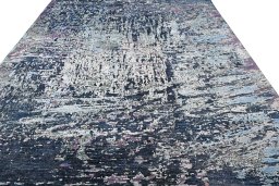 Surface texture of New Mahli rug with natural Wool and intricate pattern