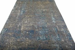 Surface texture of New Mahli rug with natural Wool and intricate pattern