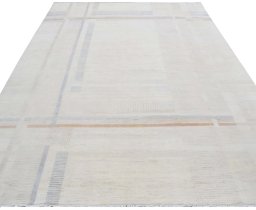 Surface texture of New Mahli rug with natural Wool and intricate pattern