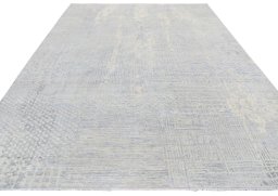 Surface texture of New Mahli rug with natural Wool and intricate pattern