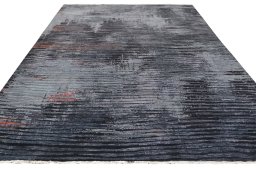 Surface texture of New Mahli rug with natural Wool and intricate pattern