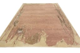 Surface texture of New Mahli rug with natural Wool and intricate pattern