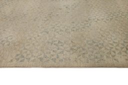 Corner detail of New Mahli rug showing border pattern and Wool pile
