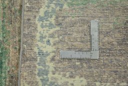 Surface texture of New Mahli rug with natural Wool and intricate pattern