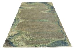 Surface texture of New Mahli rug with natural Wool and intricate pattern