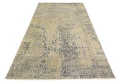 Surface texture of New Mahli rug with natural Wool and intricate pattern