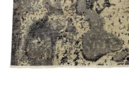 Corner detail of New Mahli rug showing border pattern and Wool pile