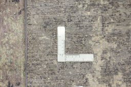 Surface texture of New Mahli rug with natural Wool and intricate pattern