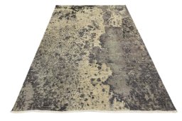 Surface texture of New Mahli rug with natural Wool and intricate pattern