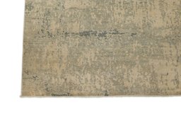 Corner detail of New Mahli rug showing border pattern and Wool pile