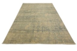 Surface texture of New Mahli rug with natural Wool and intricate pattern