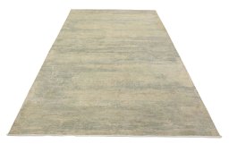 Surface texture of New Mahli rug with natural Wool and intricate pattern