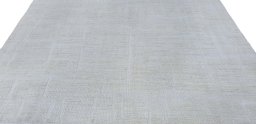 Surface texture of New Mahli rug with natural Wool and intricate pattern