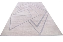 Surface texture of New Mahli rug with natural Mercesized Cotton and intricate pattern