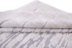 Surface texture of New Mahli rug with natural Mercesized Cotton and intricate pattern