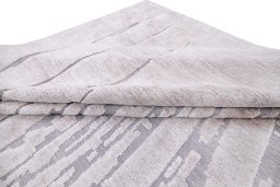 Surface texture of New Mahli rug with natural Mercesized Cotton and intricate pattern