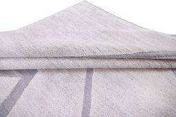 Surface texture of New Mahli rug with natural Mercesized Cotton and intricate pattern