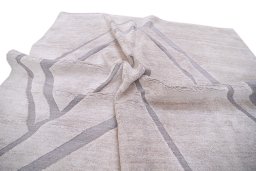 Backside of handmade New Mahli rug showing knot structure and weave density
