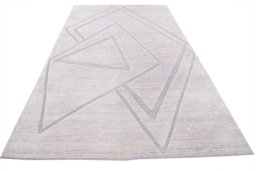 Surface texture of New Mahli rug with natural Mercesized Cotton and intricate pattern