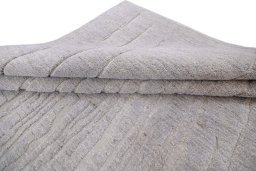 Surface texture of New Mahli rug with natural Wool and intricate pattern