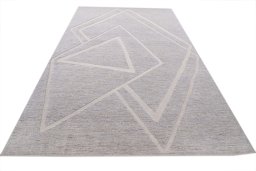 Surface texture of New Mahli rug with natural Wool and intricate pattern