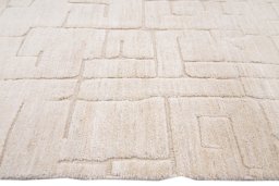 Corner detail of New Mahli rug showing border pattern and Wool pile