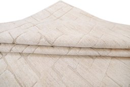 Surface texture of New Mahli rug with natural Wool and intricate pattern