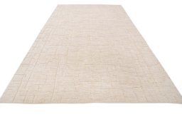 Surface texture of New Mahli rug with natural Wool and intricate pattern