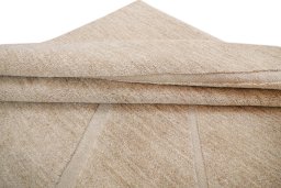 Surface texture of New Mahli rug with natural Wool and intricate pattern